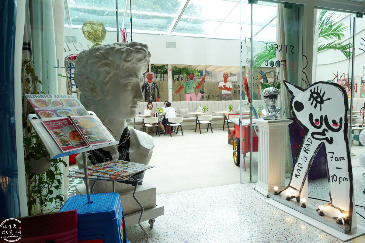 曼谷住宿推薦∥The Fig Lobby 曼谷無花果大堂酒店，曼谷最潮藝術飯店，拍照控必住！各房型分享，價格親民、游泳池、早餐、酒吧設施超完善︱入住一間會讓你「捨不得退房」的藝術旅館