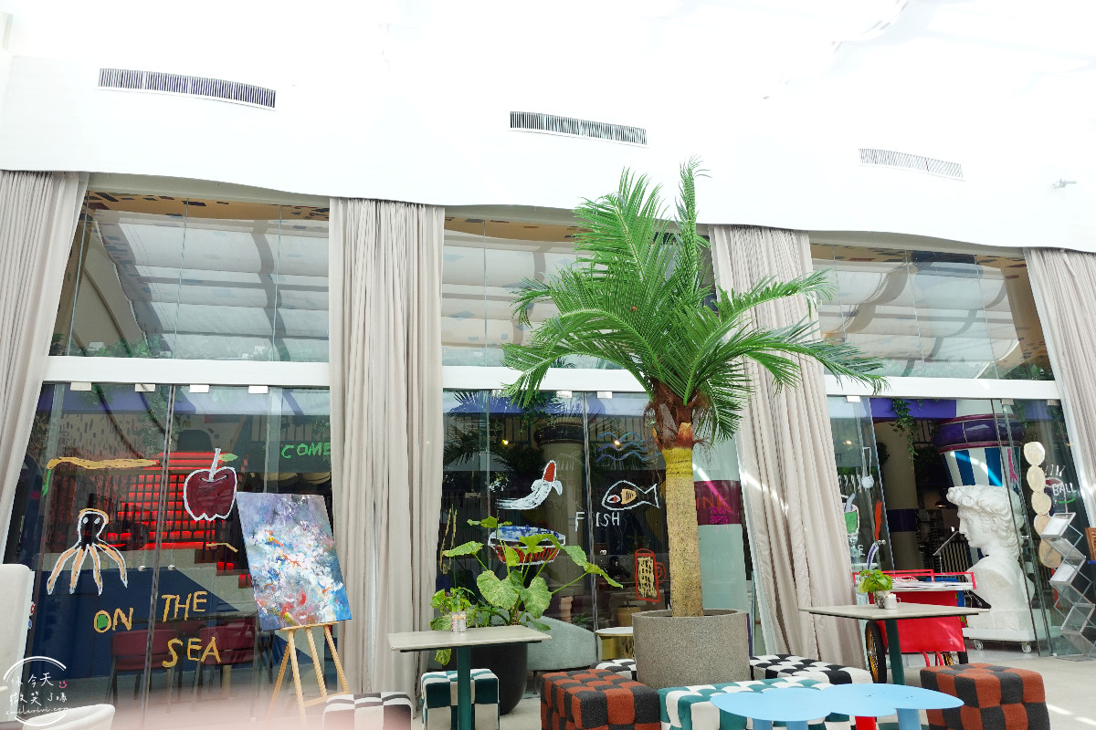 曼谷住宿推薦∥The Fig Lobby 曼谷無花果大堂酒店，曼谷最潮藝術飯店，拍照控必住！各房型分享，價格親民、游泳池、早餐、酒吧設施超完善︱入住一間會讓你「捨不得退房」的藝術旅館
