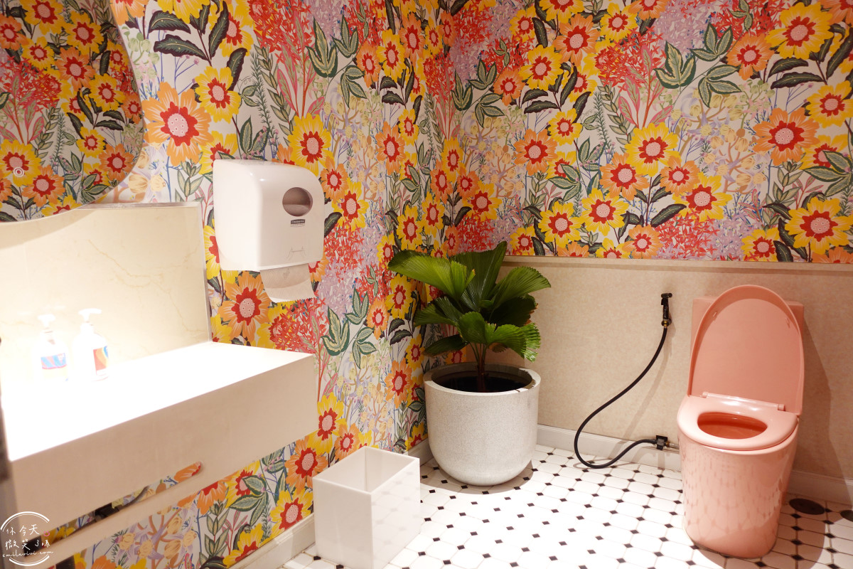 曼谷住宿推薦∥The Fig Lobby 曼谷無花果大堂酒店，曼谷最潮藝術飯店，拍照控必住！各房型分享，價格親民、游泳池、早餐、酒吧設施超完善︱入住一間會讓你「捨不得退房」的藝術旅館