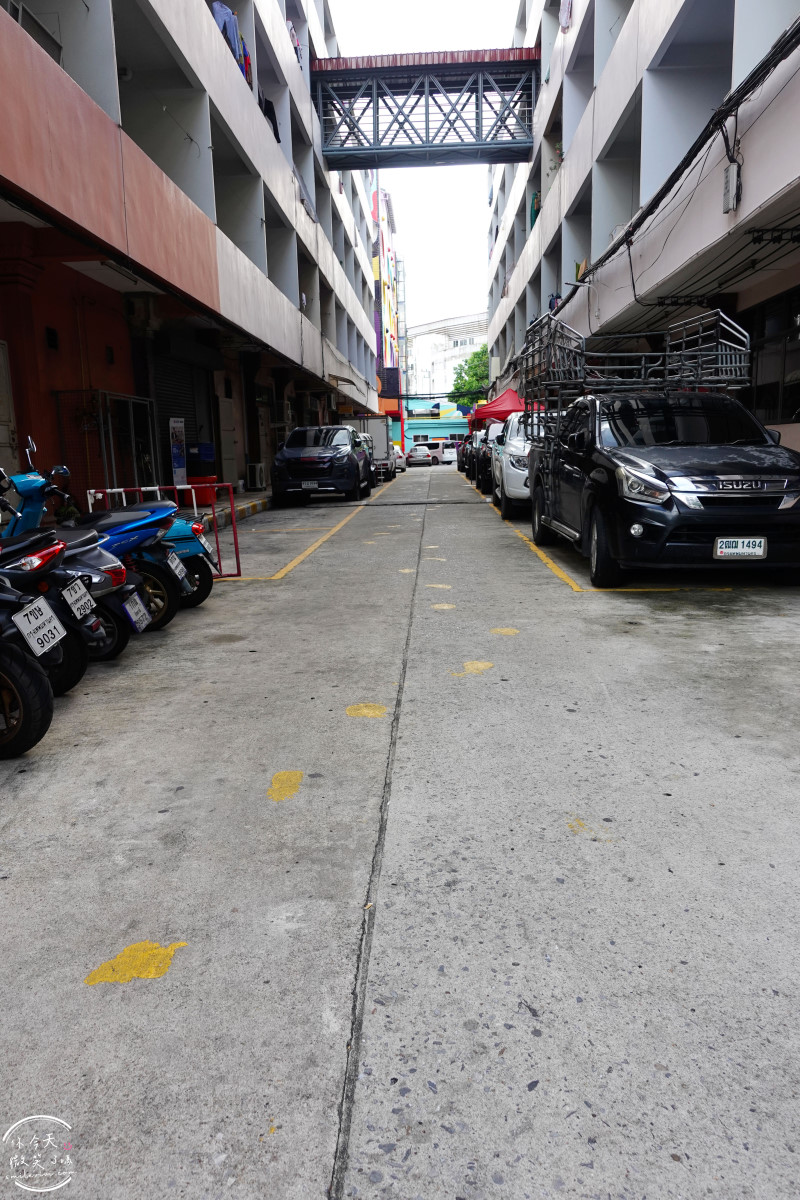 曼谷住宿推薦∥The Fig Lobby 曼谷無花果大堂酒店，曼谷最潮藝術飯店，拍照控必住！各房型分享，價格親民、游泳池、早餐、酒吧設施超完善︱入住一間會讓你「捨不得退房」的藝術旅館