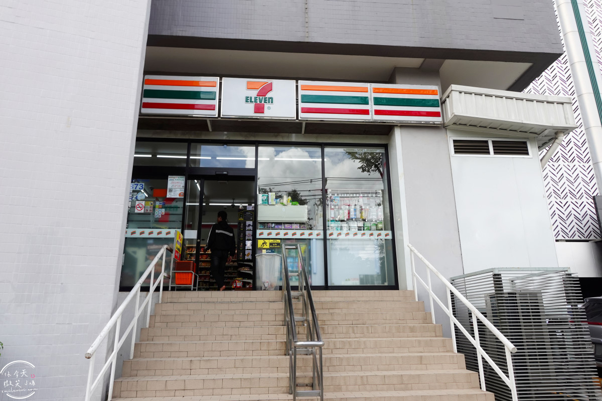 曼谷住宿推薦∥The Fig Lobby 曼谷無花果大堂酒店，曼谷最潮藝術飯店，拍照控必住！各房型分享，價格親民、游泳池、早餐、酒吧設施超完善︱入住一間會讓你「捨不得退房」的藝術旅館