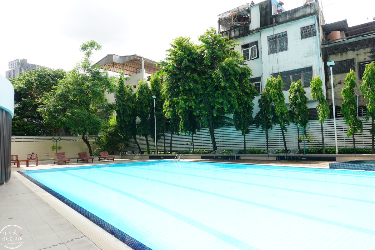 曼谷住宿推薦∥The Fig Lobby 曼谷無花果大堂酒店，曼谷最潮藝術飯店，拍照控必住！各房型分享，價格親民、游泳池、早餐、酒吧設施超完善︱入住一間會讓你「捨不得退房」的藝術旅館