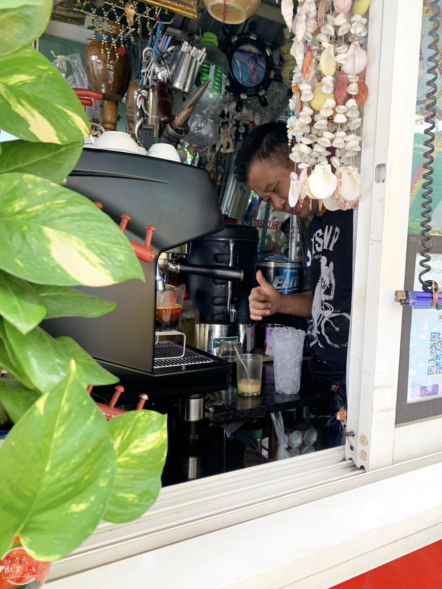 曼谷住宿推薦∥The Fig Lobby 曼谷無花果大堂酒店，曼谷最潮藝術飯店，拍照控必住！各房型分享，價格親民、游泳池、早餐、酒吧設施超完善︱入住一間會讓你「捨不得退房」的藝術旅館