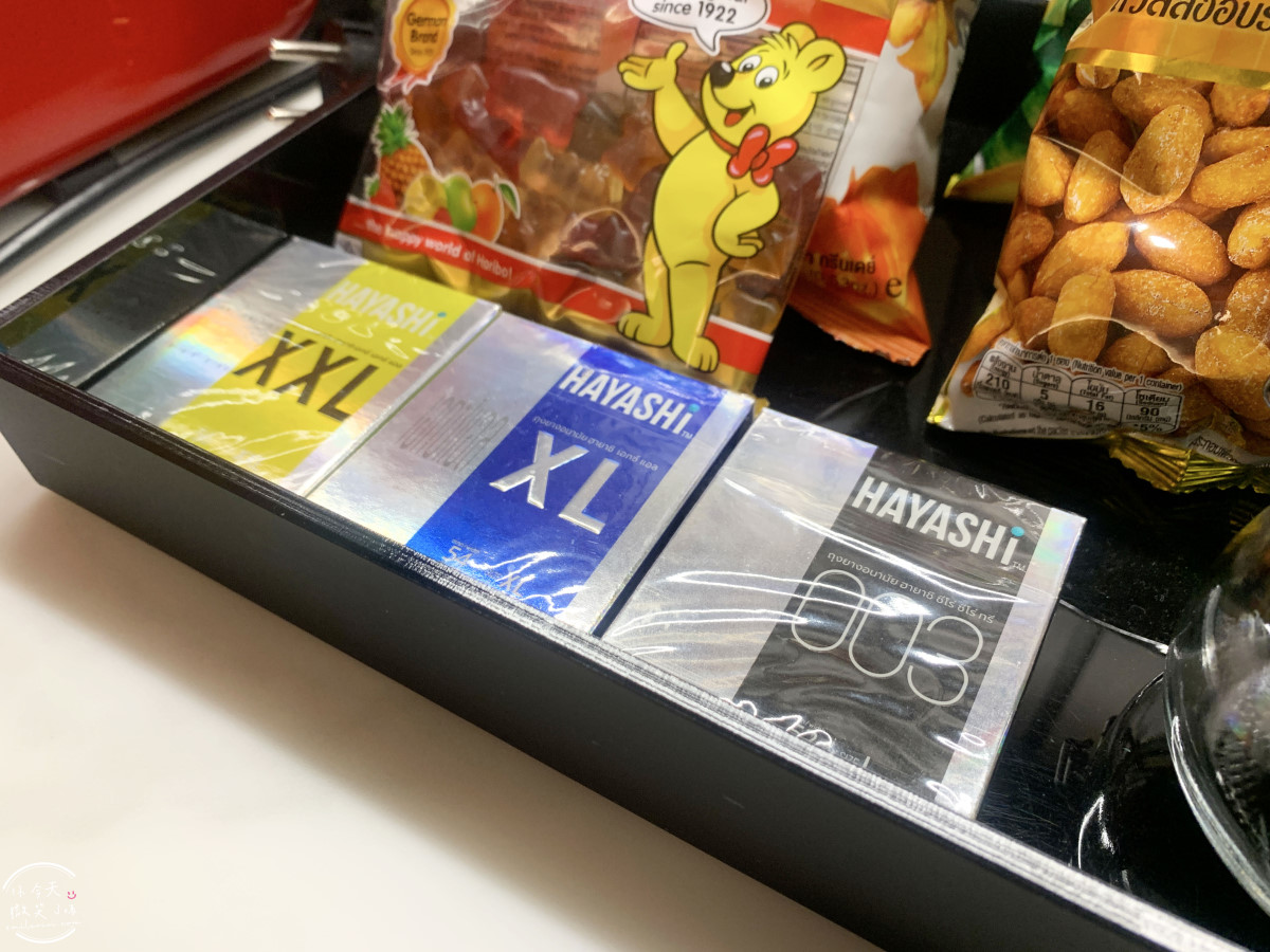 曼谷住宿推薦∥The Fig Lobby 曼谷無花果大堂酒店，曼谷最潮藝術飯店，拍照控必住！各房型分享，價格親民、游泳池、早餐、酒吧設施超完善︱入住一間會讓你「捨不得退房」的藝術旅館