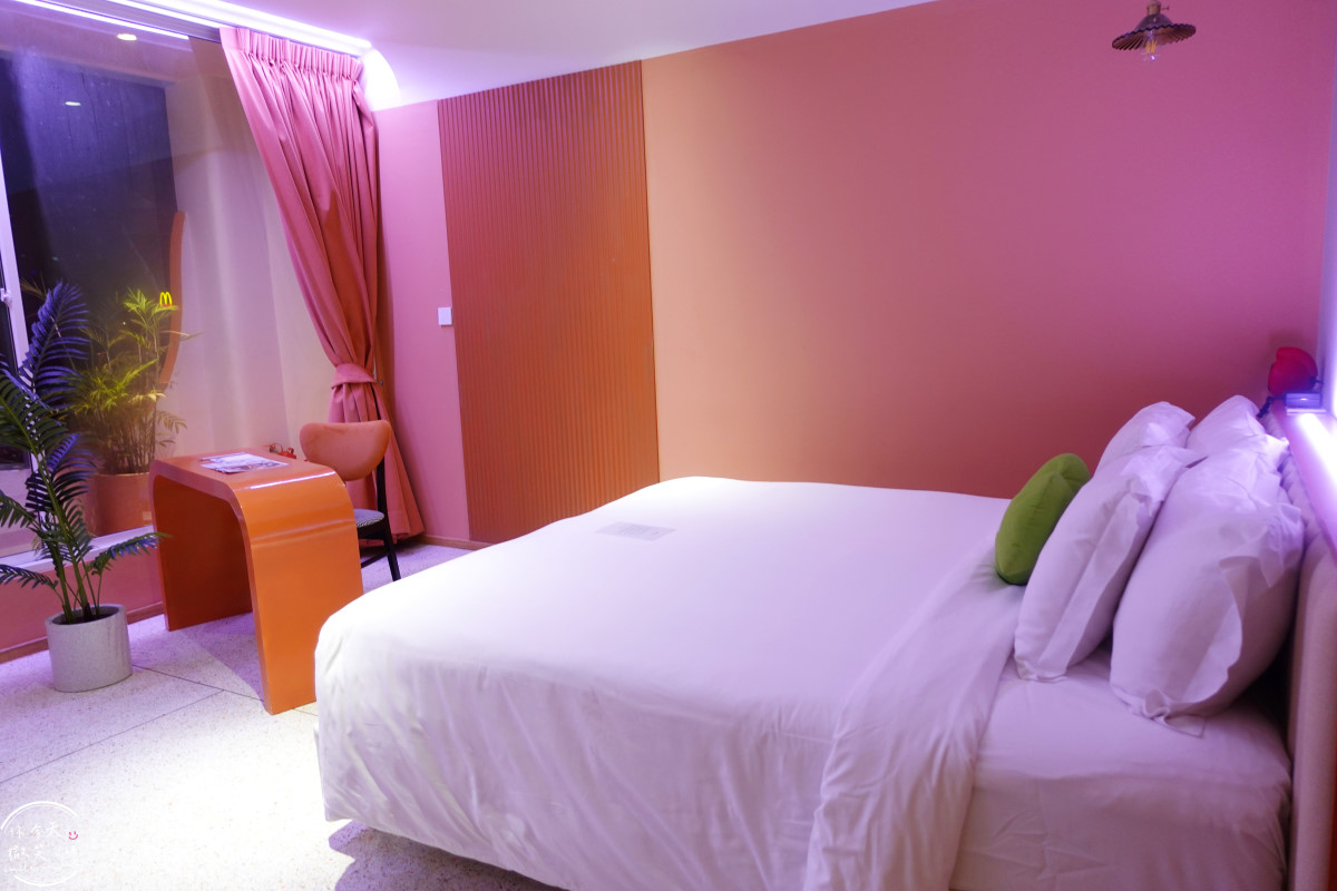 曼谷住宿推薦∥The Fig Lobby 曼谷無花果大堂酒店，曼谷最潮藝術飯店，拍照控必住！各房型分享，價格親民、游泳池、早餐、酒吧設施超完善︱入住一間會讓你「捨不得退房」的藝術旅館