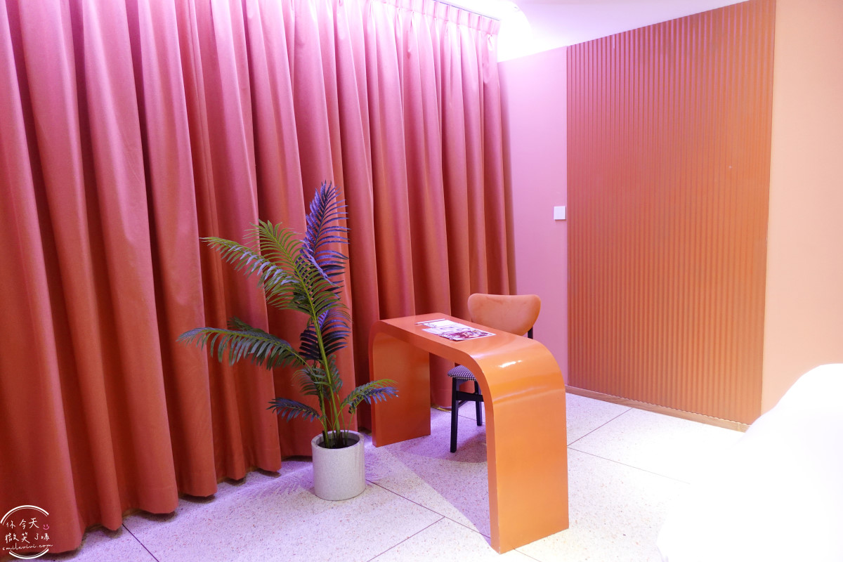 曼谷住宿推薦∥The Fig Lobby 曼谷無花果大堂酒店，曼谷最潮藝術飯店，拍照控必住！各房型分享，價格親民、游泳池、早餐、酒吧設施超完善︱入住一間會讓你「捨不得退房」的藝術旅館