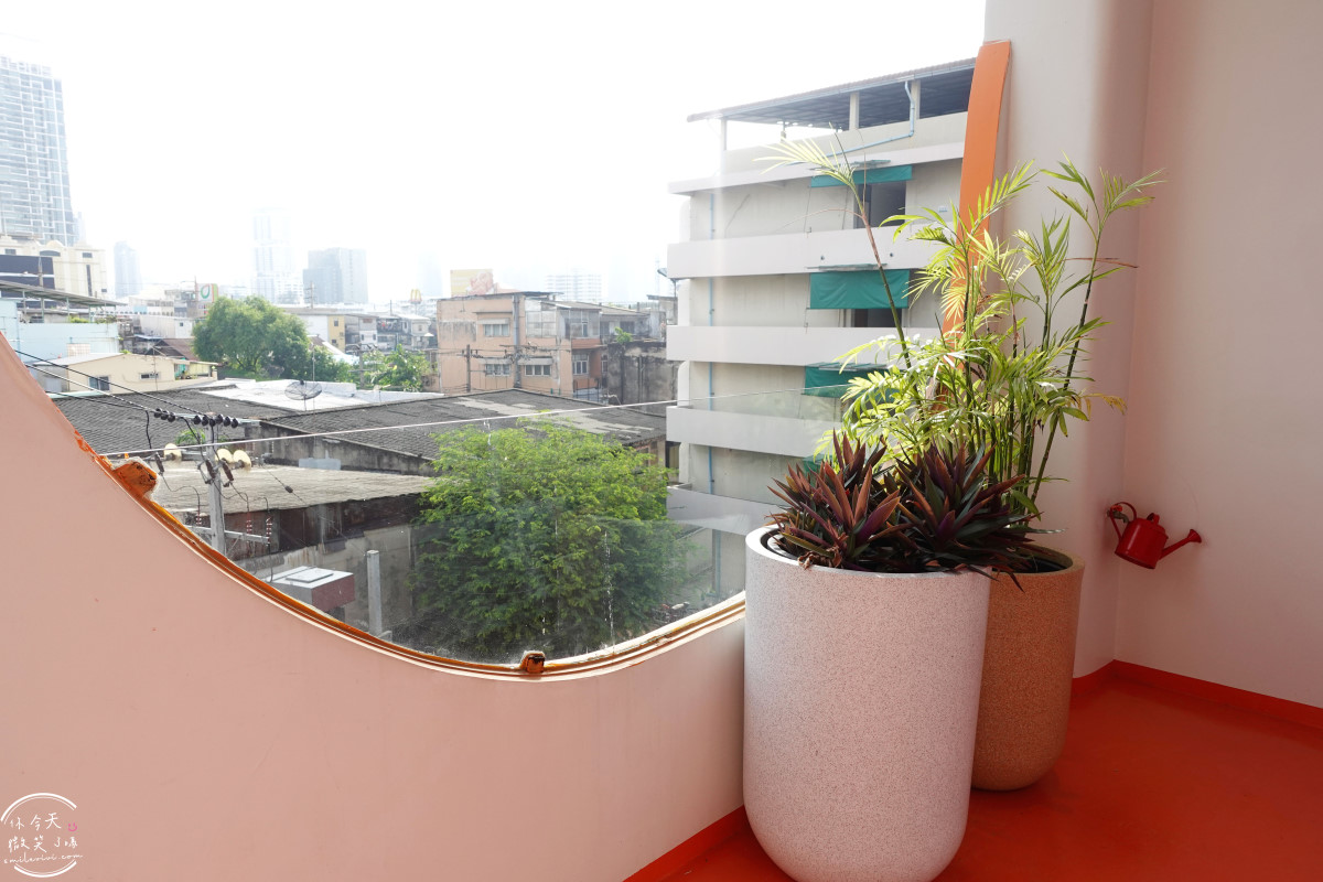 曼谷住宿推薦∥The Fig Lobby 曼谷無花果大堂酒店，曼谷最潮藝術飯店，拍照控必住！各房型分享，價格親民、游泳池、早餐、酒吧設施超完善︱入住一間會讓你「捨不得退房」的藝術旅館