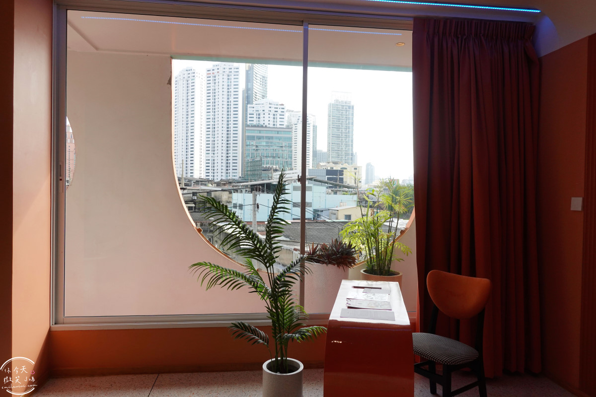 曼谷住宿推薦∥The Fig Lobby 曼谷無花果大堂酒店，曼谷最潮藝術飯店，拍照控必住！各房型分享，價格親民、游泳池、早餐、酒吧設施超完善︱入住一間會讓你「捨不得退房」的藝術旅館