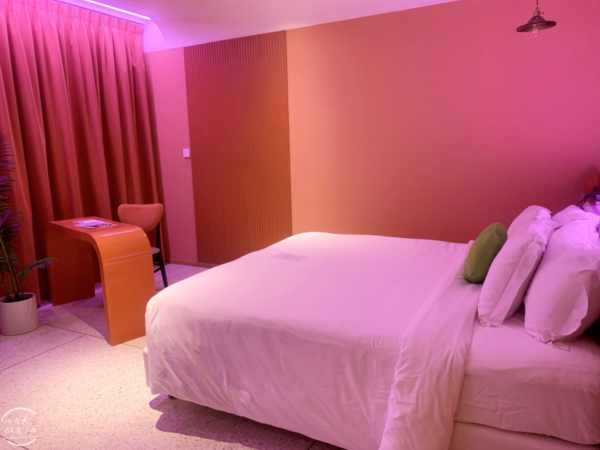 曼谷住宿推薦∥The Fig Lobby 曼谷無花果大堂酒店，曼谷最潮藝術飯店，拍照控必住！各房型分享，價格親民、游泳池、早餐、酒吧設施超完善︱入住一間會讓你「捨不得退房」的藝術旅館