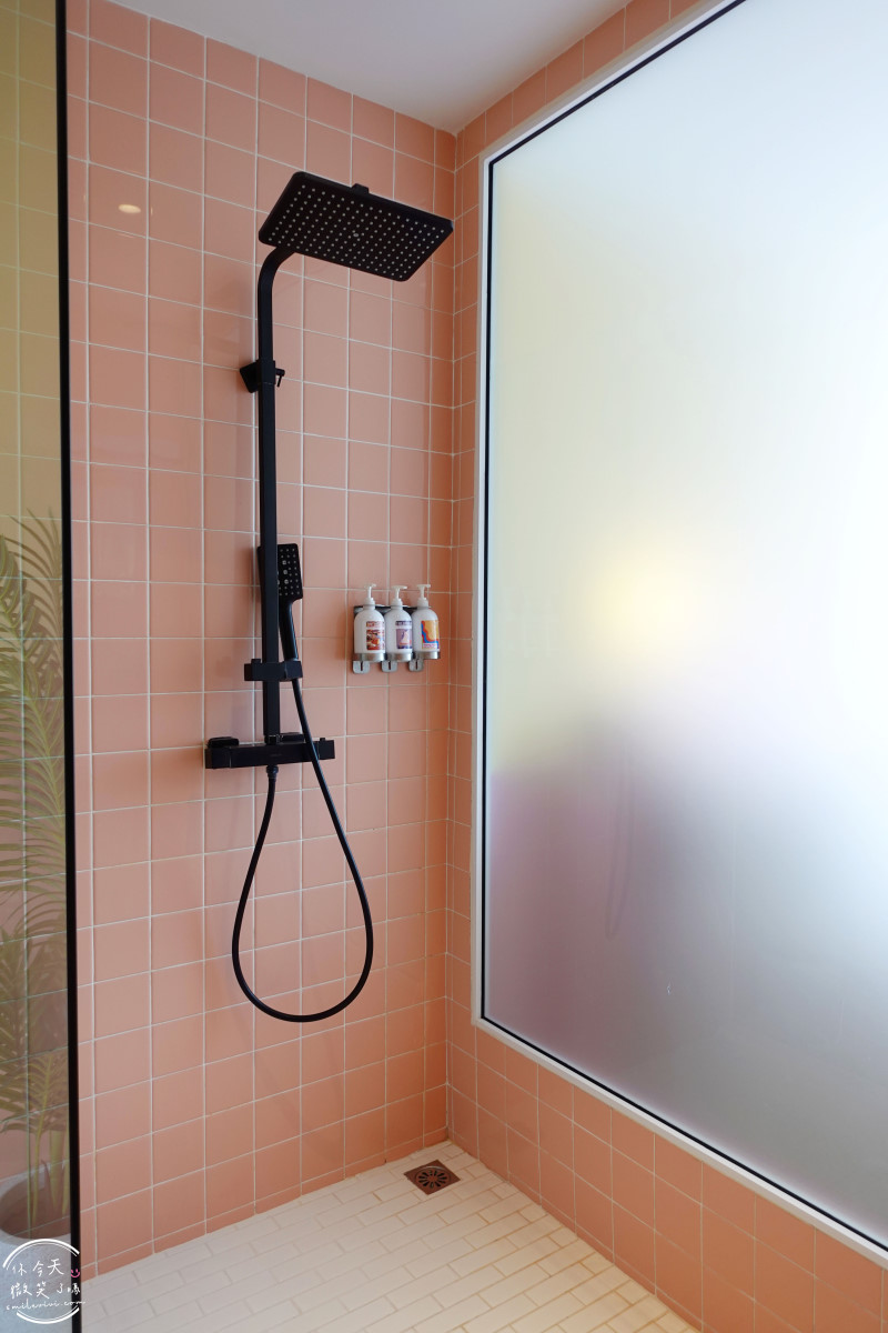 曼谷住宿推薦∥The Fig Lobby 曼谷無花果大堂酒店，曼谷最潮藝術飯店，拍照控必住！各房型分享，價格親民、游泳池、早餐、酒吧設施超完善︱入住一間會讓你「捨不得退房」的藝術旅館