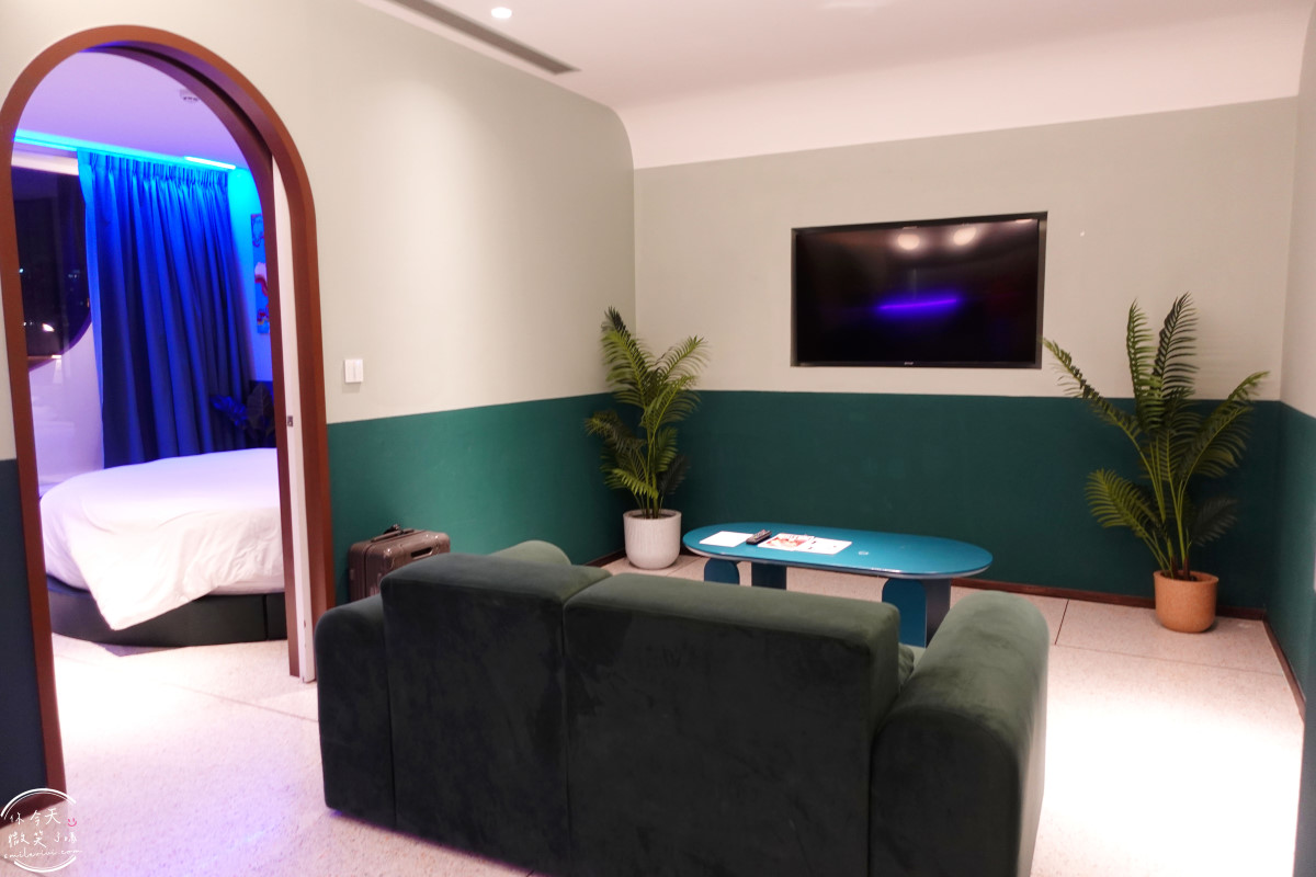 曼谷住宿推薦∥The Fig Lobby 曼谷無花果大堂酒店，曼谷最潮藝術飯店，拍照控必住！各房型分享，價格親民、游泳池、早餐、酒吧設施超完善︱入住一間會讓你「捨不得退房」的藝術旅館