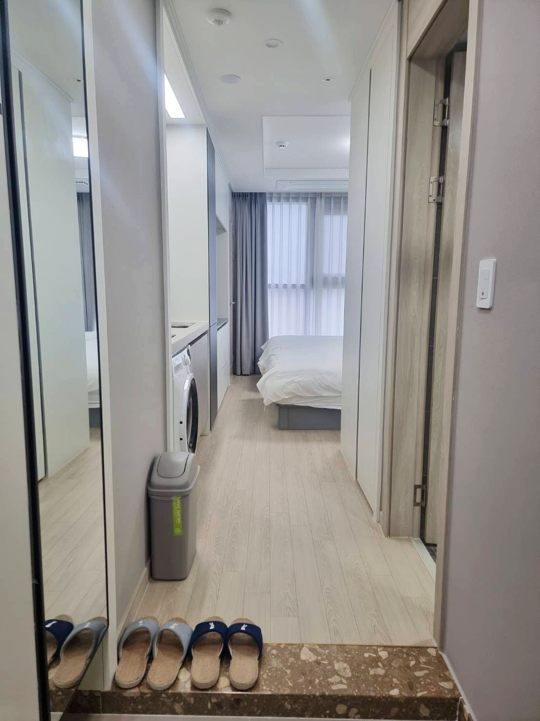 釜山沙上住宿推薦∥EL Momento Sasang(艾爾莫門托沙上公寓飯店;엘모멘토 사상) 公寓式飯店完整開箱︱附簡易廚房、洗衣設備，對面有Homeplus、E-Mart︱近機場＆地鐵，交通便利又高CP值︱