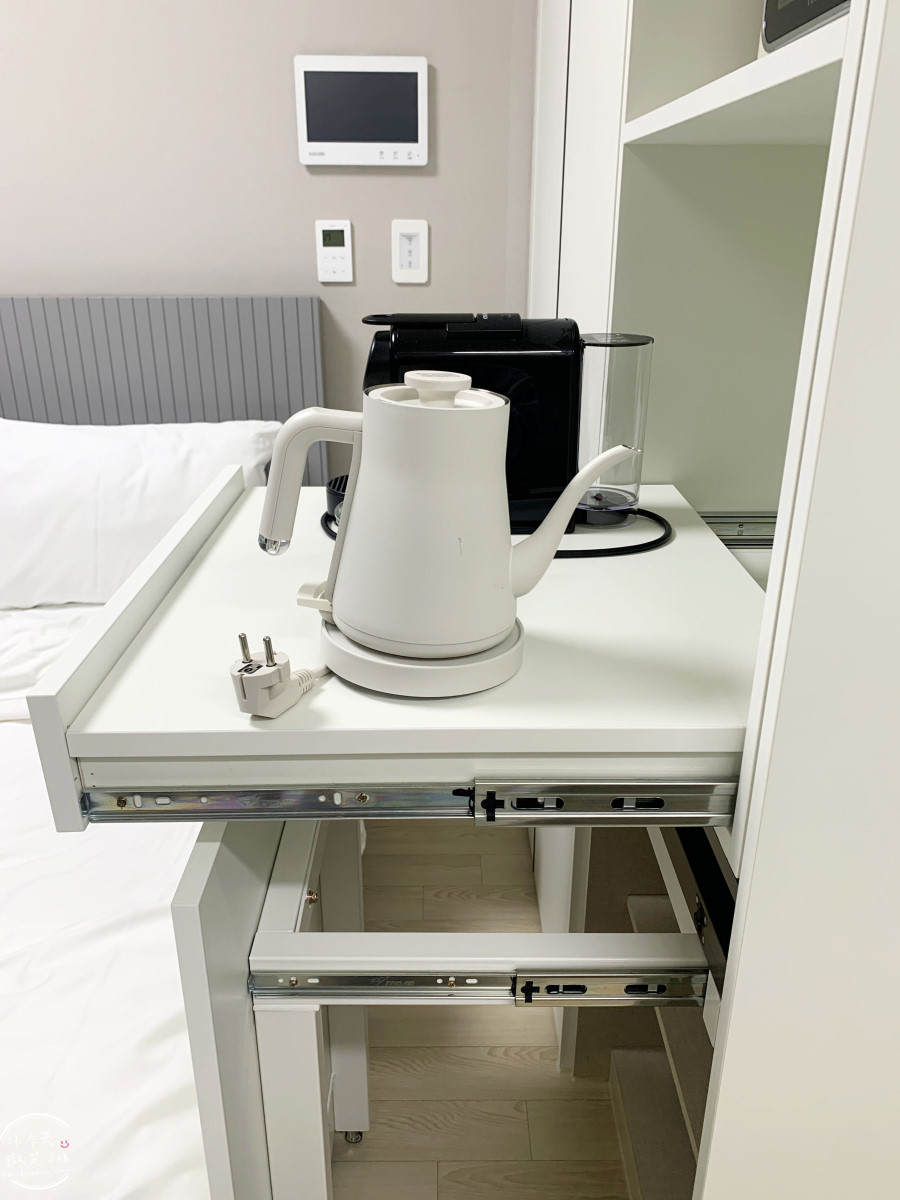 釜山沙上住宿推薦∥EL Momento Sasang(艾爾莫門托沙上公寓飯店;엘모멘토 사상) 公寓式飯店完整開箱︱附簡易廚房、洗衣設備，對面有Homeplus、E-Mart︱近機場＆地鐵，交通便利又高CP值︱