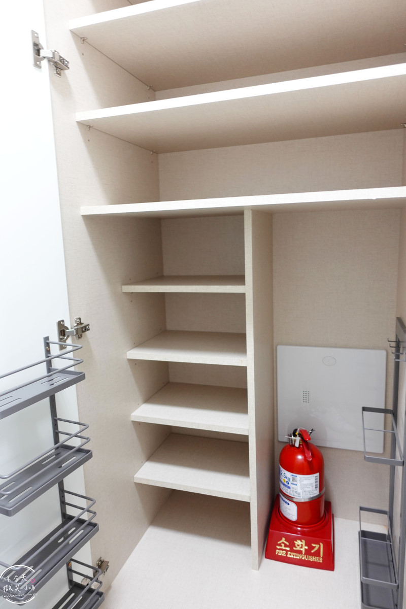 釜山沙上住宿推薦∥EL Momento Sasang(艾爾莫門托沙上公寓飯店;엘모멘토 사상) 公寓式飯店完整開箱︱附簡易廚房、洗衣設備，對面有Homeplus、E-Mart︱近機場＆地鐵，交通便利又高CP值︱