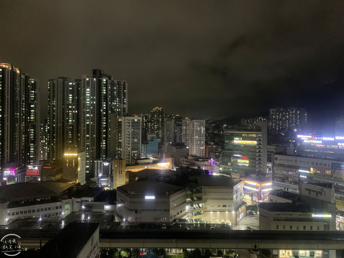 釜山沙上住宿推薦∥EL Momento Sasang(艾爾莫門托沙上公寓飯店;엘모멘토 사상) 公寓式飯店完整開箱︱附簡易廚房、洗衣設備，對面有Homeplus、E-Mart︱近機場＆地鐵，交通便利又高CP值︱