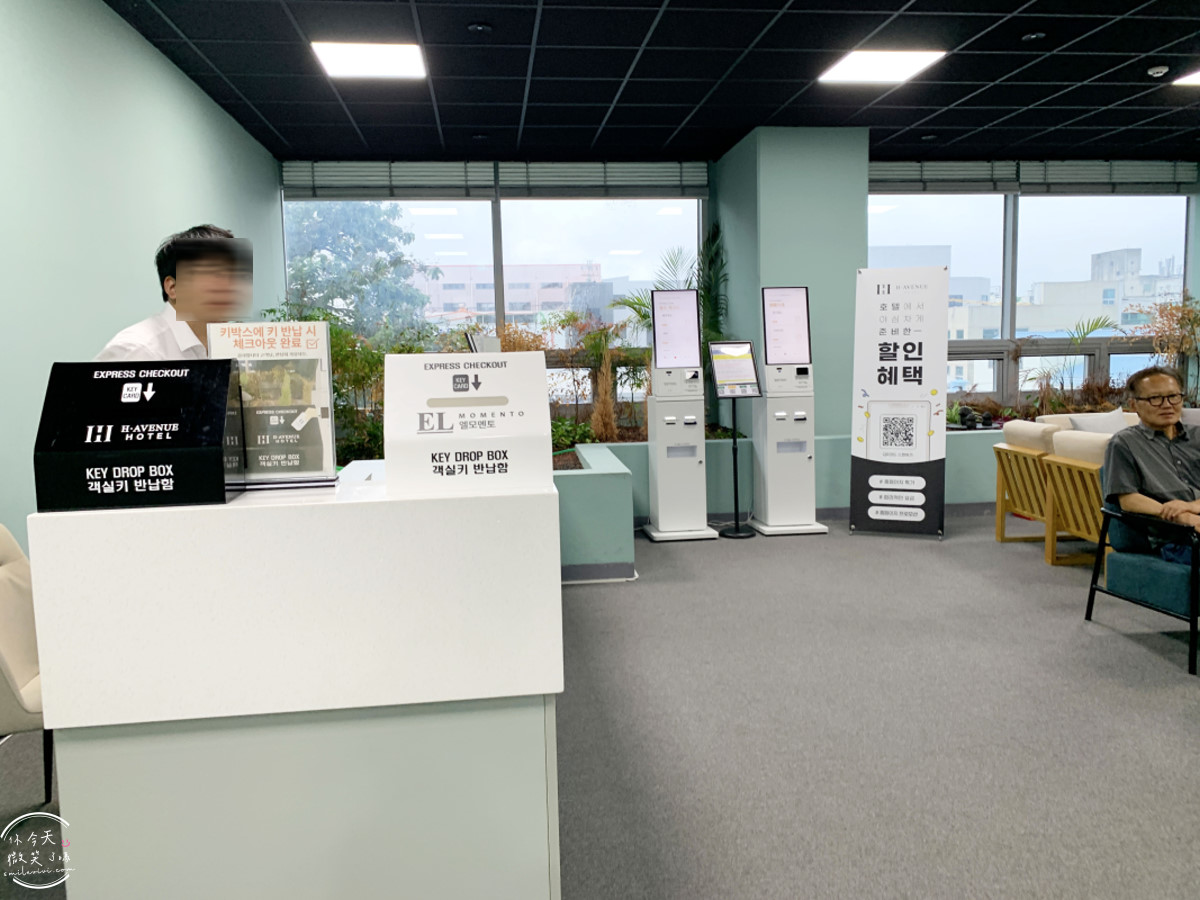 釜山沙上住宿推薦∥EL Momento Sasang(艾爾莫門托沙上公寓飯店;엘모멘토 사상) 公寓式飯店完整開箱︱附簡易廚房、洗衣設備，對面有Homeplus、E-Mart︱近機場＆地鐵，交通便利又高CP值︱