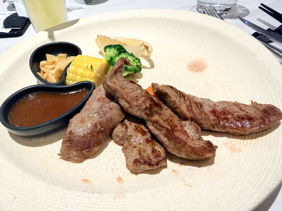 高雄夢時代必吃∥陶板屋套餐全攻略!香蒜瓦片牛排、香烤半雞,生日聚餐必去︱夢時代陶板屋最強套餐,最新套餐心得︱高雄夢時代聚餐必吃 - 第28張圖