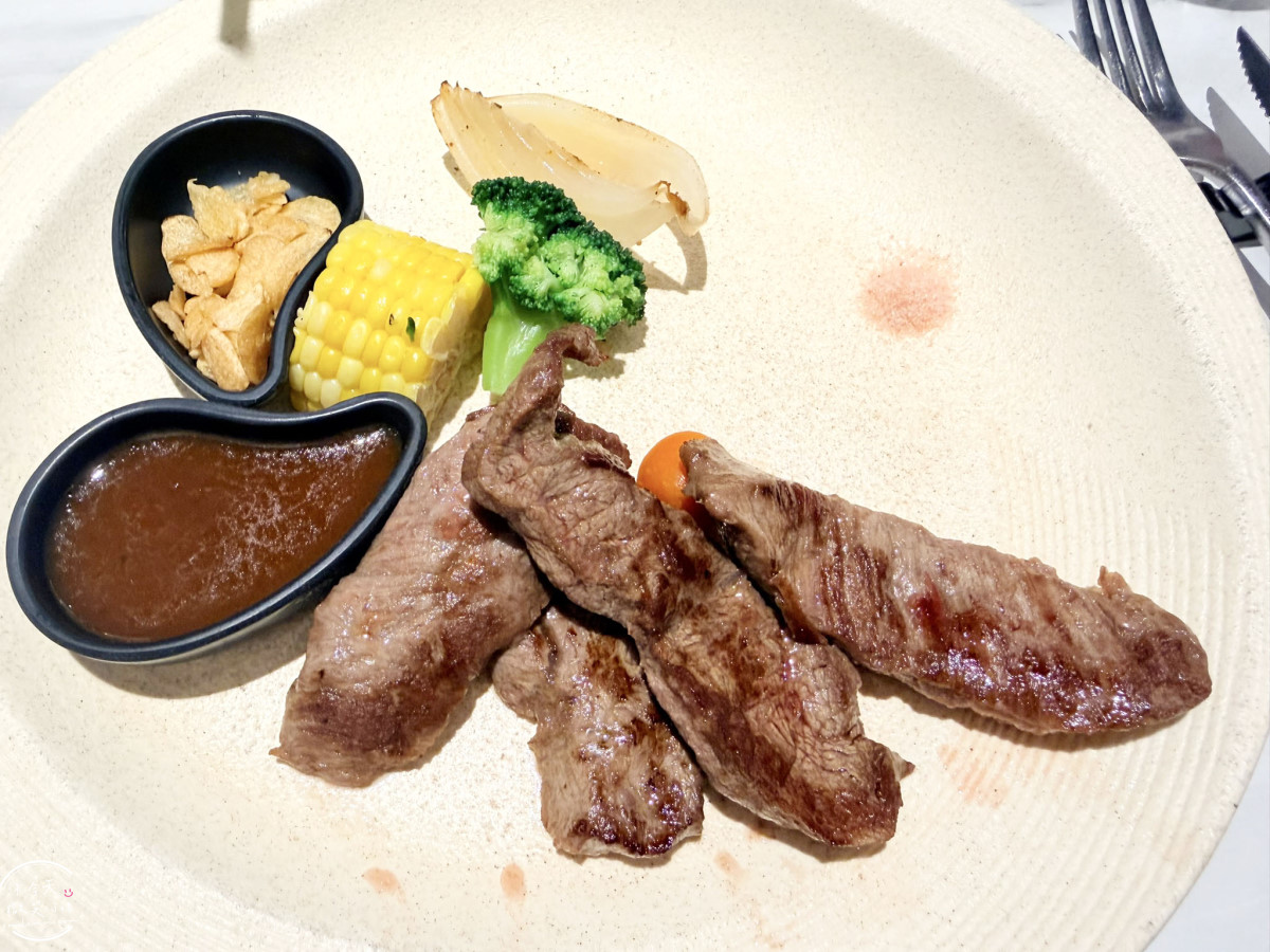 高雄夢時代必吃∥陶板屋套餐全攻略!香蒜瓦片牛排、香烤半雞,生日聚餐必去︱夢時代陶板屋最強套餐,最新套餐心得︱高雄夢時代聚餐必吃 - 第29張圖