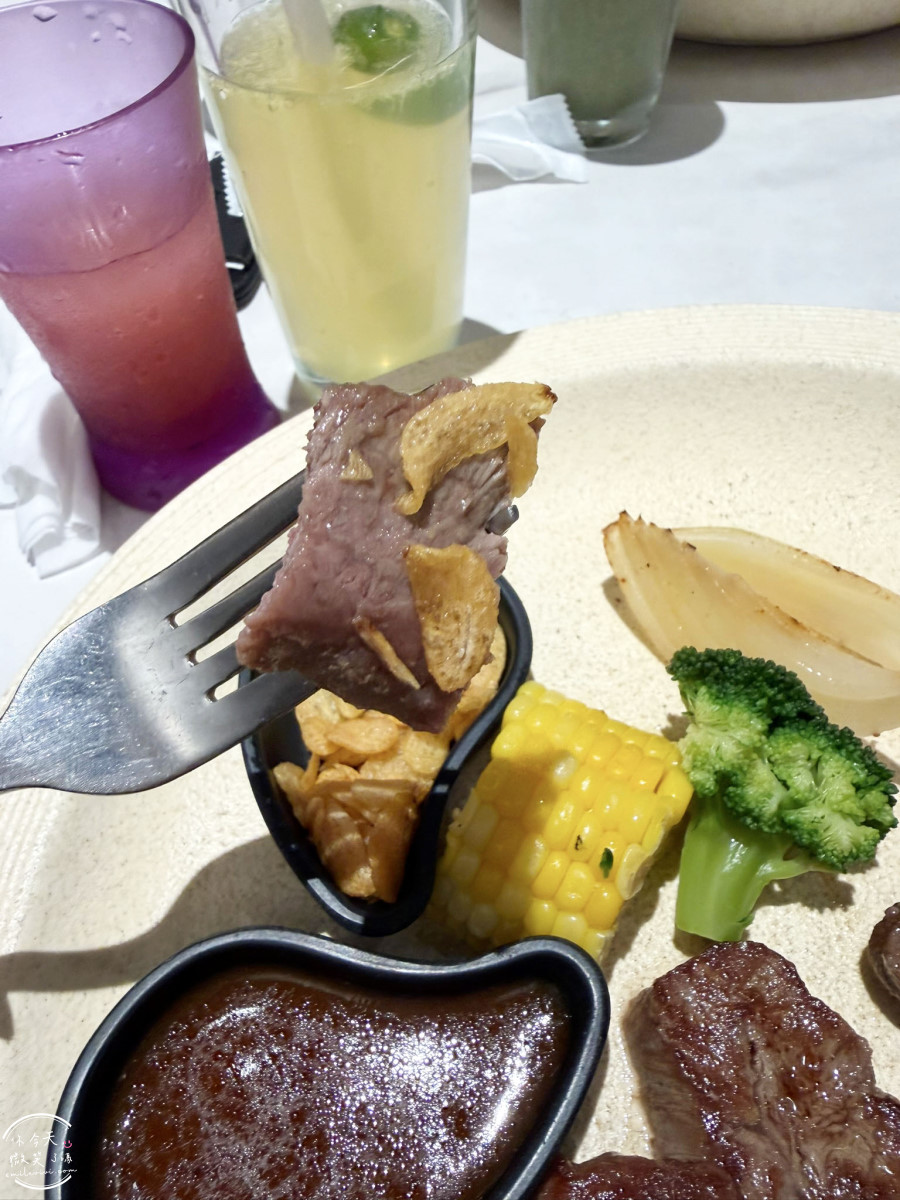 高雄夢時代必吃∥陶板屋套餐全攻略!香蒜瓦片牛排、香烤半雞,生日聚餐必去︱夢時代陶板屋最強套餐,最新套餐心得︱高雄夢時代聚餐必吃 - 第30張圖