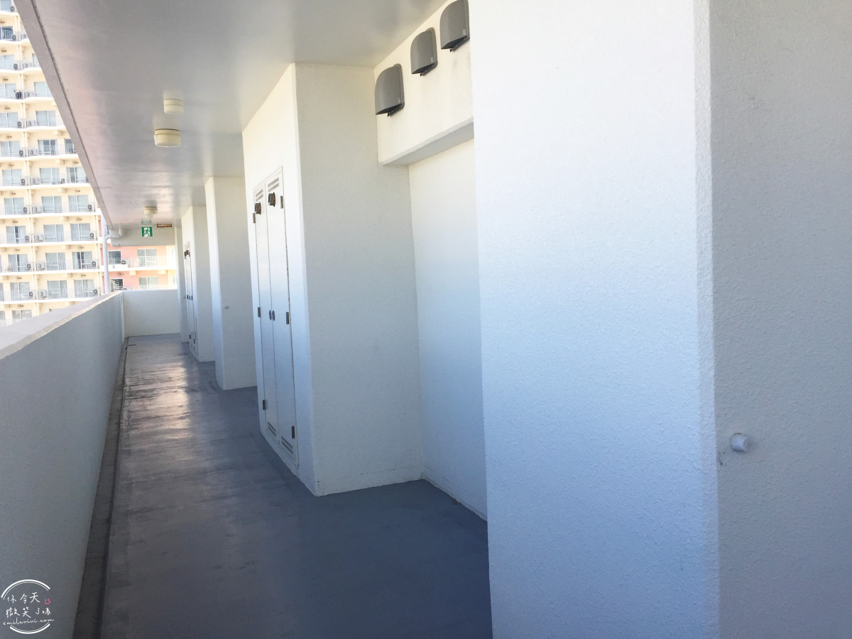 沖繩北谷住宿推薦∥門巴公寓酒店 MONPA HOTEL 北谷海濱公寓式酒店，小廚房＋海景陽台超加分︱沖繩自由行住宿怎麼選？北谷美國村海景公寓式酒店︱沖繩親子、長住住宿推薦