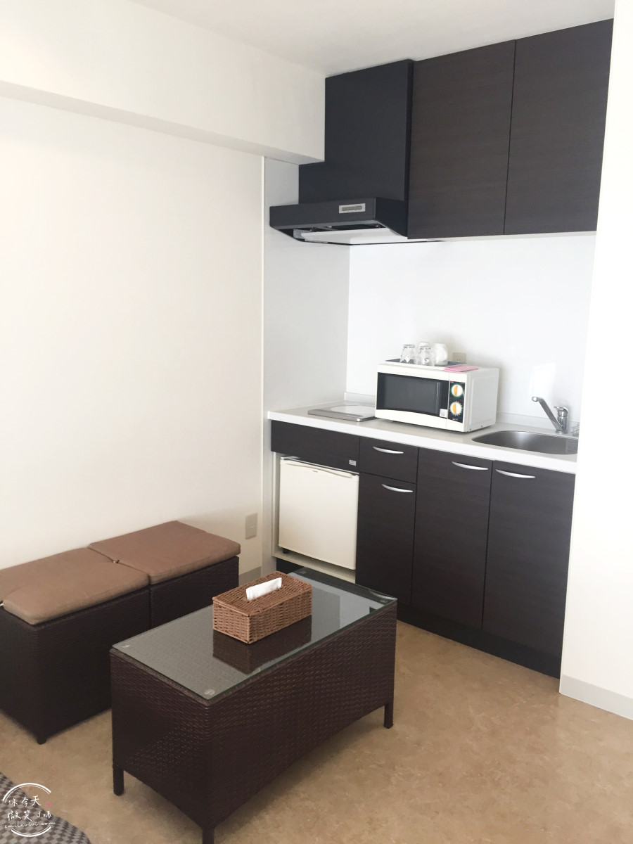 沖繩北谷住宿推薦∥門巴公寓酒店 MONPA HOTEL 北谷海濱公寓式酒店，小廚房＋海景陽台超加分︱沖繩自由行住宿怎麼選？北谷美國村海景公寓式酒店︱沖繩親子、長住住宿推薦