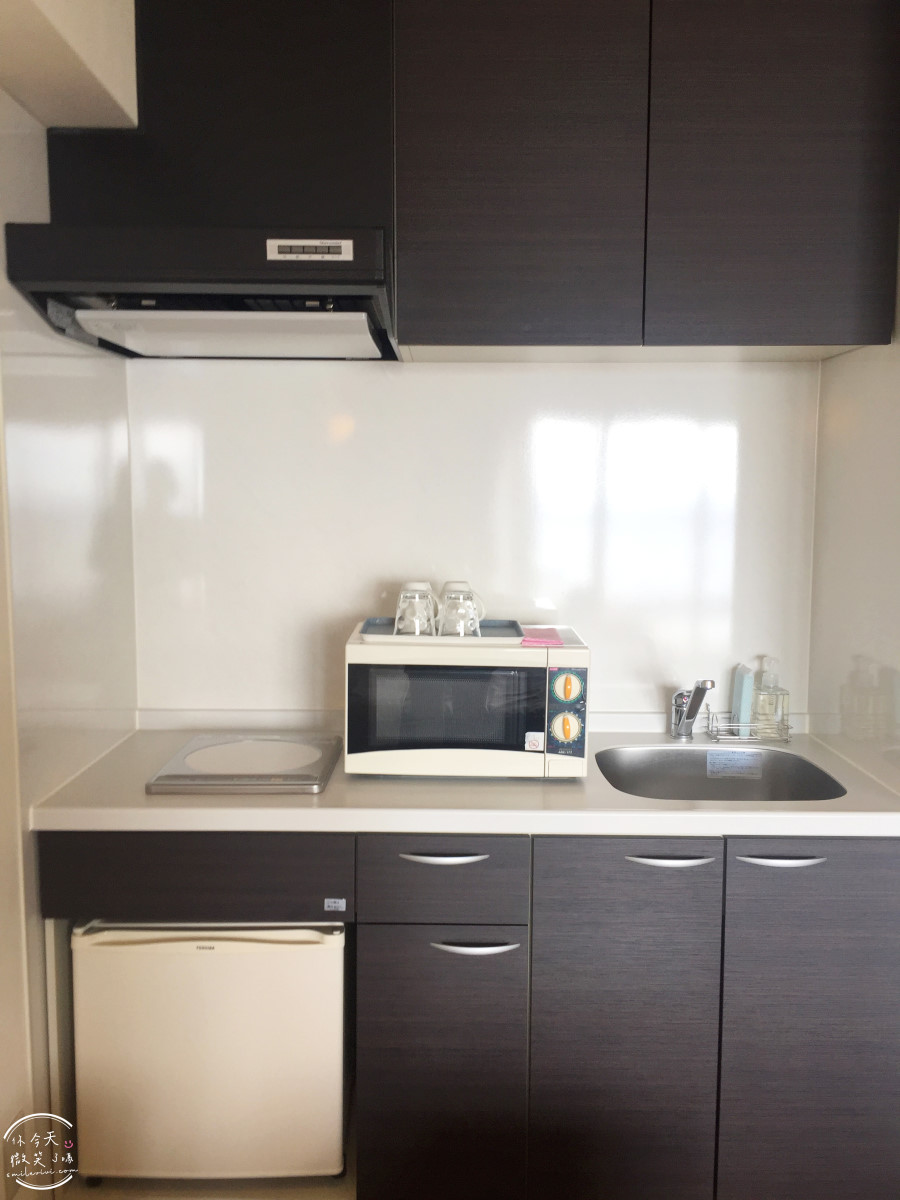 沖繩北谷住宿推薦∥門巴公寓酒店 MONPA HOTEL 北谷海濱公寓式酒店，小廚房＋海景陽台超加分︱沖繩自由行住宿怎麼選？北谷美國村海景公寓式酒店︱沖繩親子、長住住宿推薦