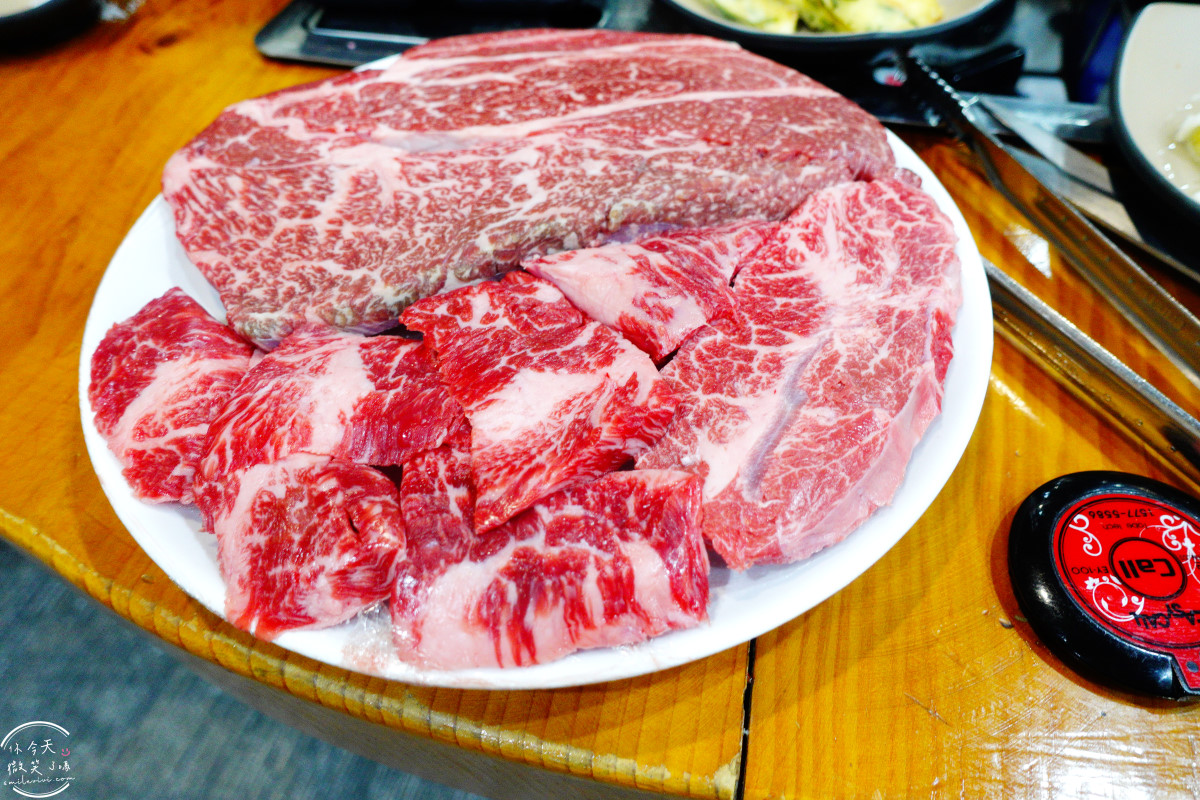 首爾韓牛推薦∥馬場洞沈家韓牛名家(심가네 한우고집)，可自己冰箱挑選韓牛︱價格優惠，韓牛拼盤必點，在地人也愛的韓牛名店！韓國首爾韓牛必吃