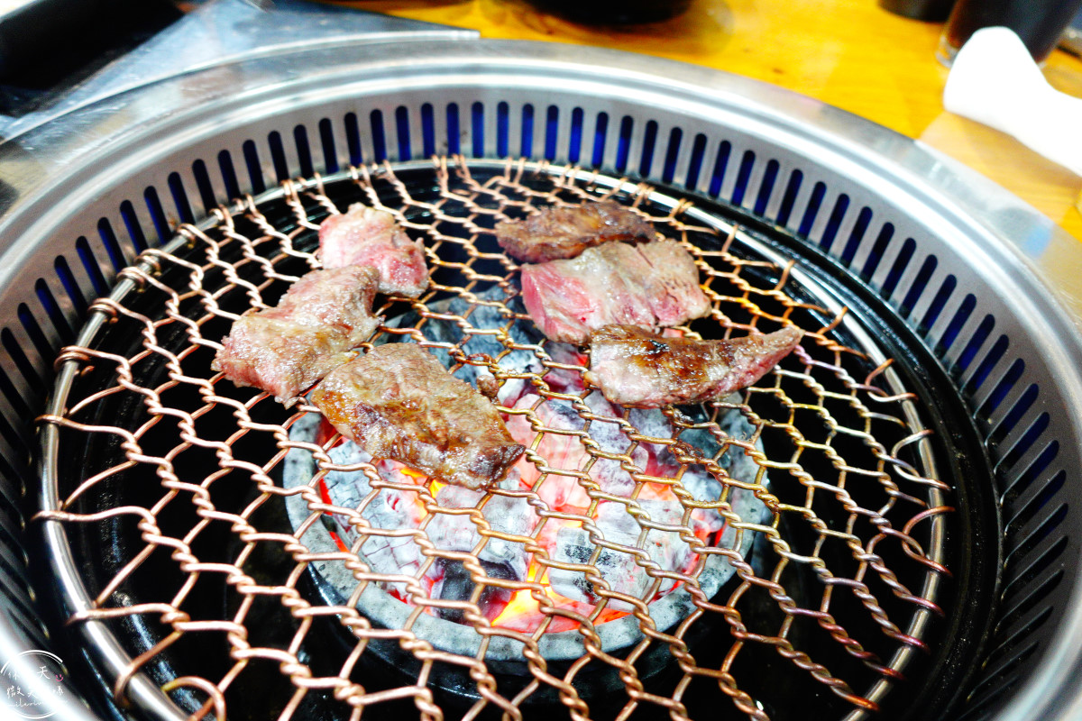 首爾韓牛推薦∥馬場洞沈家韓牛名家(심가네 한우고집)，可自己冰箱挑選韓牛︱價格優惠，韓牛拼盤必點，在地人也愛的韓牛名店！韓國首爾韓牛必吃