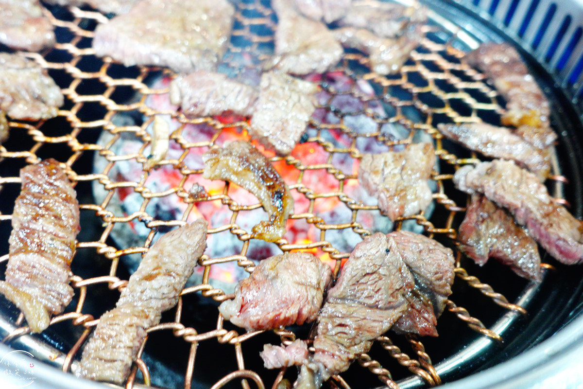 首爾韓牛推薦∥馬場洞沈家韓牛名家(심가네 한우고집)，可自己冰箱挑選韓牛︱價格優惠，韓牛拼盤必點，在地人也愛的韓牛名店！韓國首爾韓牛必吃