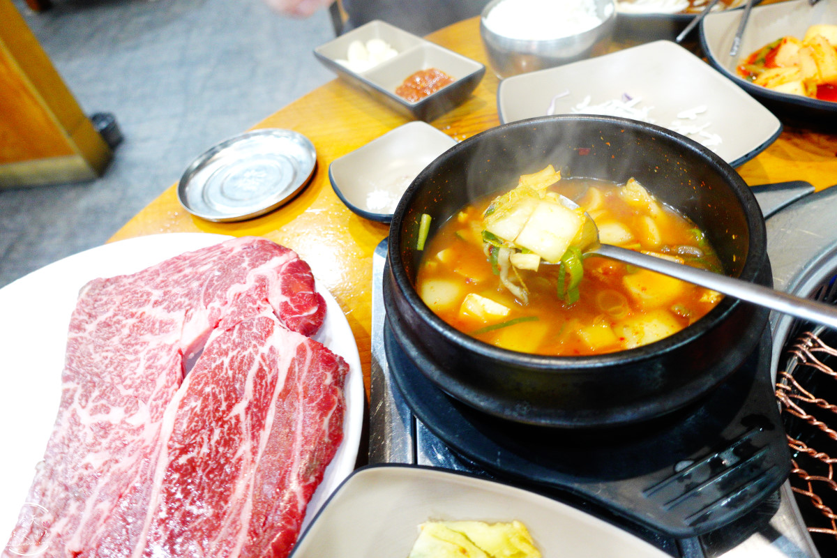 首爾韓牛推薦∥馬場洞沈家韓牛名家(심가네 한우고집)，可自己冰箱挑選韓牛︱價格優惠，韓牛拼盤必點，在地人也愛的韓牛名店！韓國首爾韓牛必吃