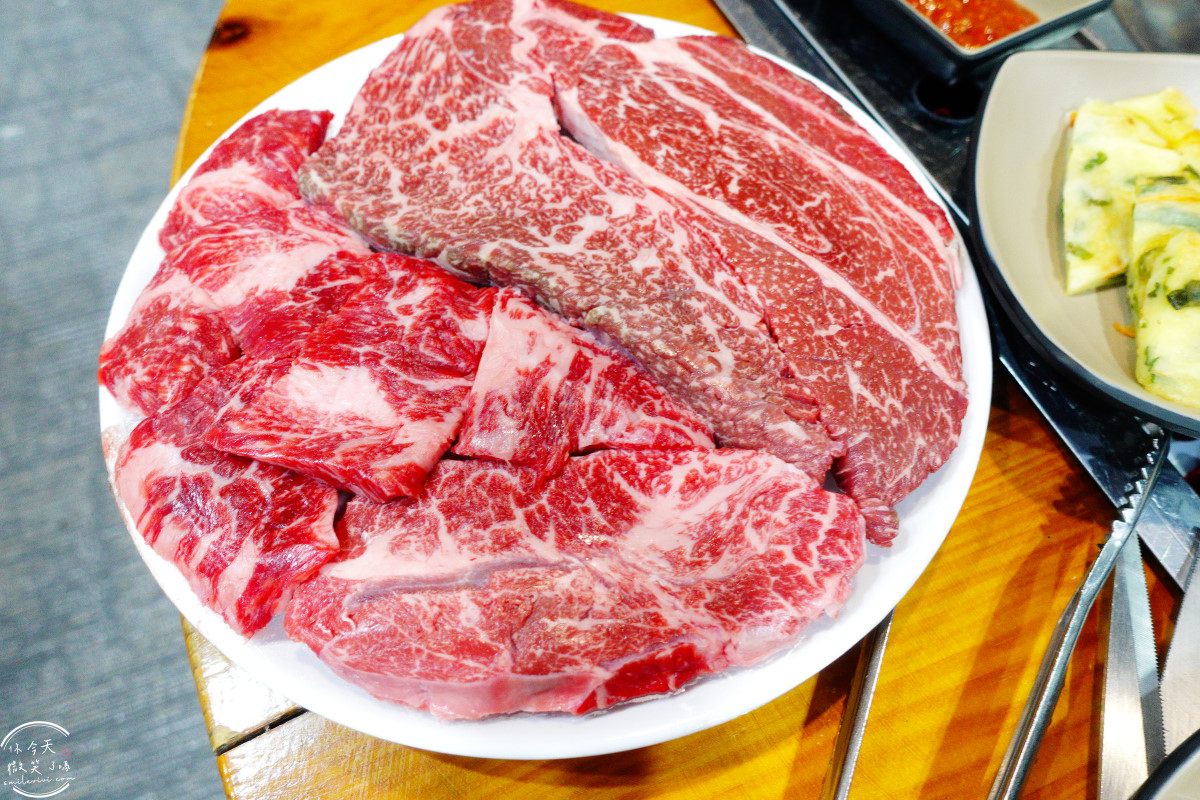 首爾韓牛推薦∥馬場洞沈家韓牛名家(심가네 한우고집)，可自己冰箱挑選韓牛︱價格優惠，韓牛拼盤必點，在地人也愛的韓牛名店！韓國首爾韓牛必吃