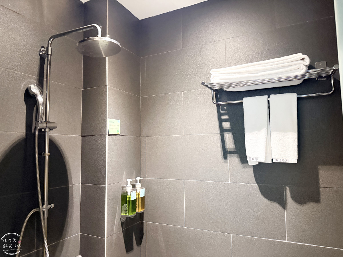 屏東東港新飯店∥河堤漫旅東琉暮沐，Villa、庭園各房型選擇、早餐、交通一次懂︱新開幕必住清單，三五好友家人包棟VILLA︱靜謐系渡假 Villa