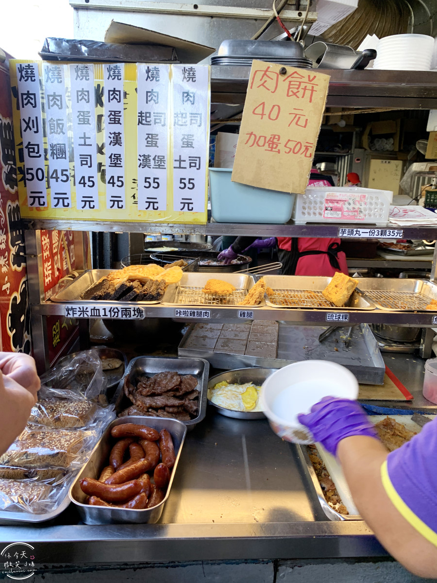 小琉球早餐必吃∥洪媽媽早餐店完整菜單,在地人也排隊的超人氣早餐︱平價又有飽足感,小琉球必吃美食︱小琉球早餐推薦第一名?琉球粿、湯包、油條蛋餅、酥炸魚條、黑糖糕 - 第8張圖 小琉球早餐必吃∥洪媽媽早餐店完整菜單,在地人也排隊的超人氣早餐︱平價又有飽足感,小琉球必吃美食︱小琉球早餐推薦第一名?琉球粿、湯包、油條蛋餅、酥炸魚條、黑糖糕