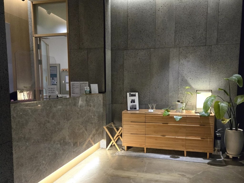 首爾江南住宿推薦∥CF HOTEL(씨에프호텔)江南驛三站住宿開箱,交通便利價格親民首選︱地鐵3分鐘超方便,商務旅遊都適合的平價飯店︱首爾住宿推薦必看 - 第3張圖 首爾江南住宿推薦∥CF HOTEL(씨에프호텔)江南驛三站住宿開箱,交通便利價格親民首選︱地鐵3分鐘超方便,商務旅遊都適合的平價飯店︱首爾住宿推薦必看