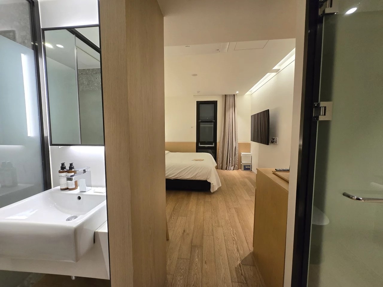 首爾江南住宿推薦∥CF HOTEL(씨에프호텔)江南驛三站住宿開箱,交通便利價格親民首選︱地鐵3分鐘超方便,商務旅遊都適合的平價飯店︱首爾住宿推薦必看 - 第7張圖 首爾江南住宿推薦∥CF HOTEL(씨에프호텔)江南驛三站住宿開箱,交通便利價格親民首選︱地鐵3分鐘超方便,商務旅遊都適合的平價飯店︱首爾住宿推薦必看