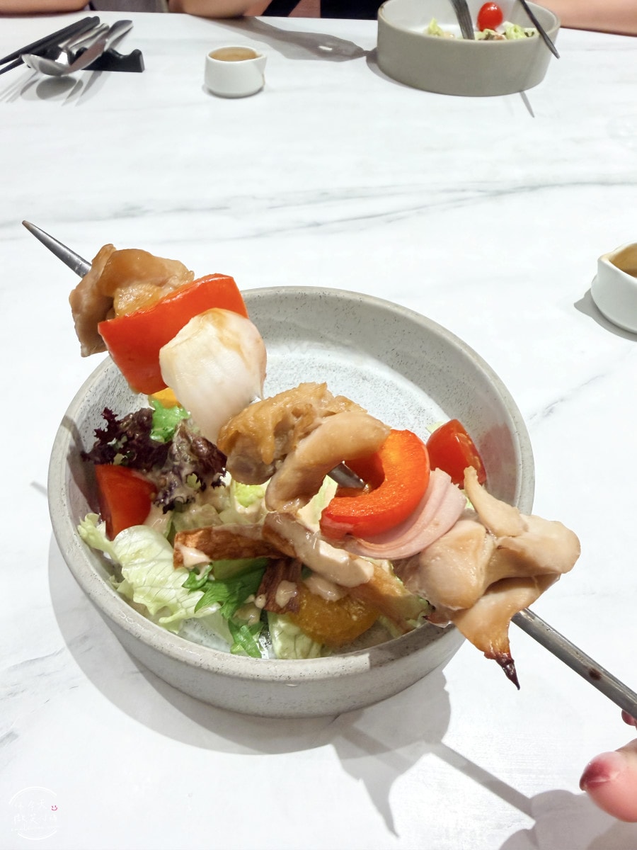 夢時代聚餐首選∥陶板屋套餐全攻略！2026最新套餐與人氣餐點推薦︱香蒜瓦片牛排、香烤半雞，生日聚餐必去︱夢時代陶板屋最強套餐，最新套餐心得︱高雄夢時代聚餐必吃