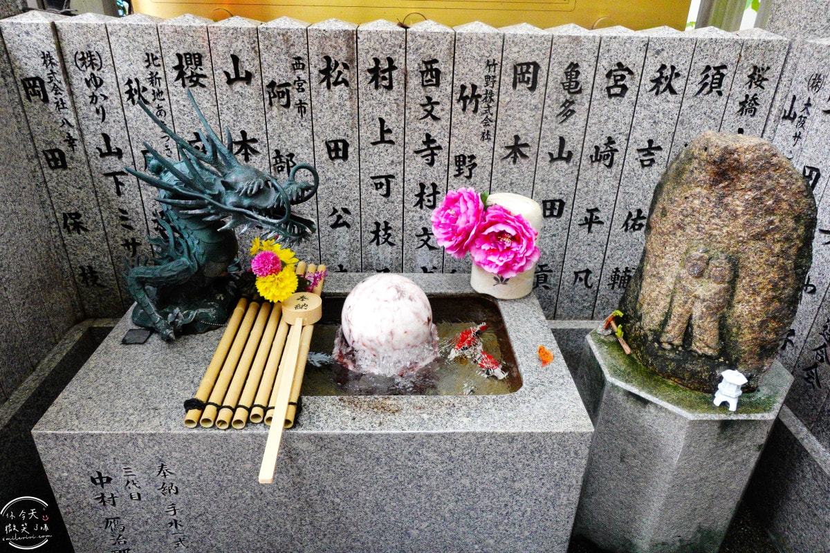 大阪梅田必去景點∥梅田露天神社，戀愛成就神社︱絕美透明戀愛御守必買，神準的戀愛神社︱戀愛祈願參拜完整攻略︱神社內御守一次看
