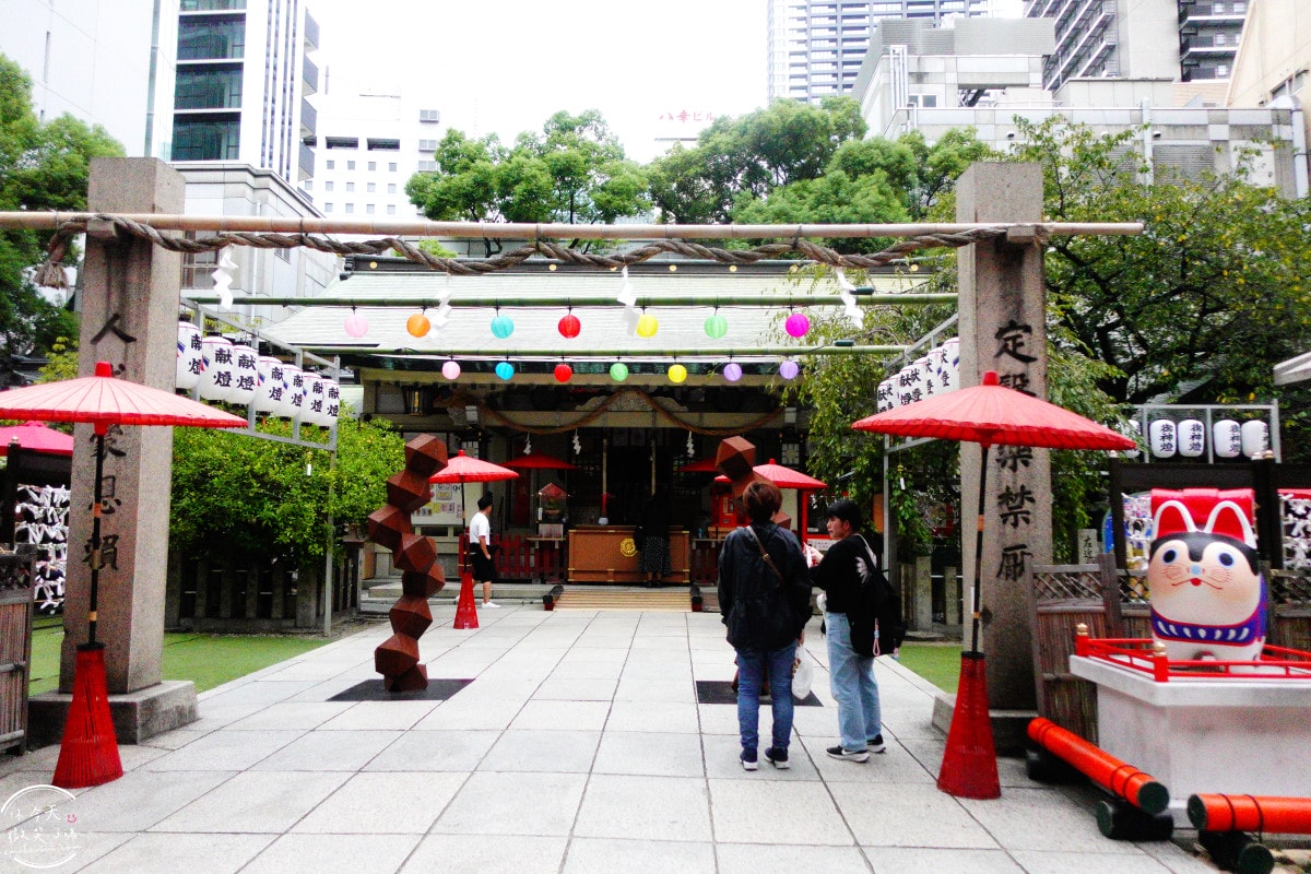 大阪梅田必去景點∥梅田露天神社，戀愛成就神社︱絕美透明戀愛御守必買，神準的戀愛神社︱戀愛祈願參拜完整攻略︱神社內御守一次看