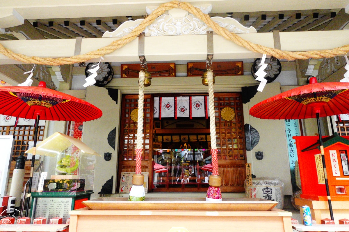 大阪梅田必去景點∥梅田露天神社，戀愛成就神社︱絕美透明戀愛御守必買，神準的戀愛神社︱戀愛祈願參拜完整攻略︱神社內御守一次看