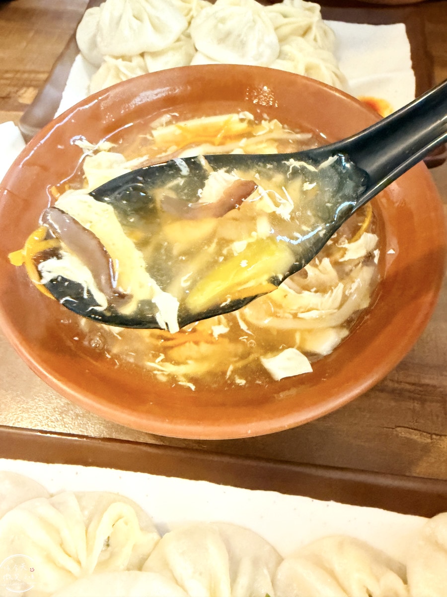 礁溪美食推薦∥正好鮮肉小籠包礁溪店爆汁小籠包，現包現蒸︱菜單、價格、用餐心得分享︱和正常鮮肉小湯包哪個好吃？人氣排隊名店開箱