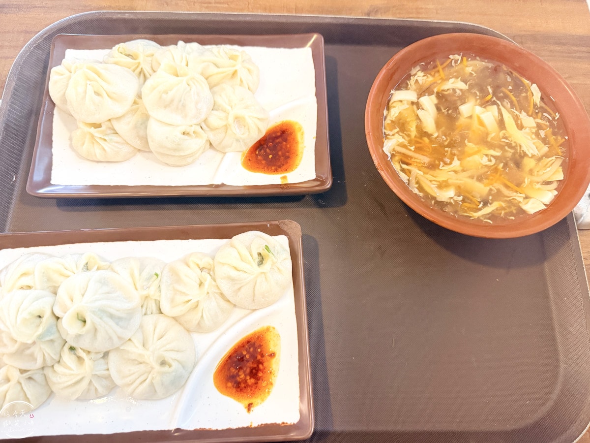 礁溪美食推薦∥正好鮮肉小籠包礁溪店爆汁小籠包，現包現蒸︱菜單、價格、用餐心得分享︱和正常鮮肉小湯包哪個好吃？人氣排隊名店開箱