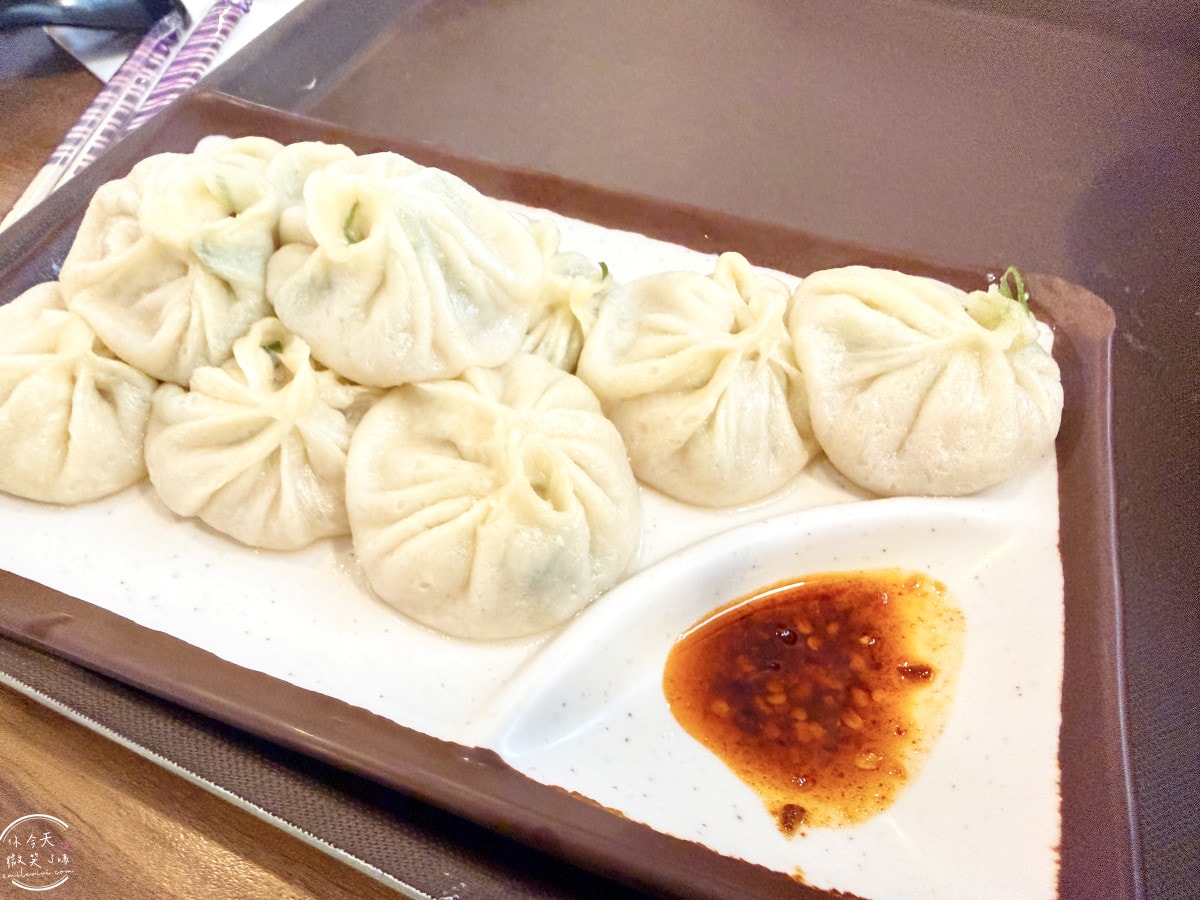礁溪美食推薦∥正好鮮肉小籠包礁溪店爆汁小籠包，現包現蒸︱菜單、價格、用餐心得分享︱和正常鮮肉小湯包哪個好吃？人氣排隊名店開箱