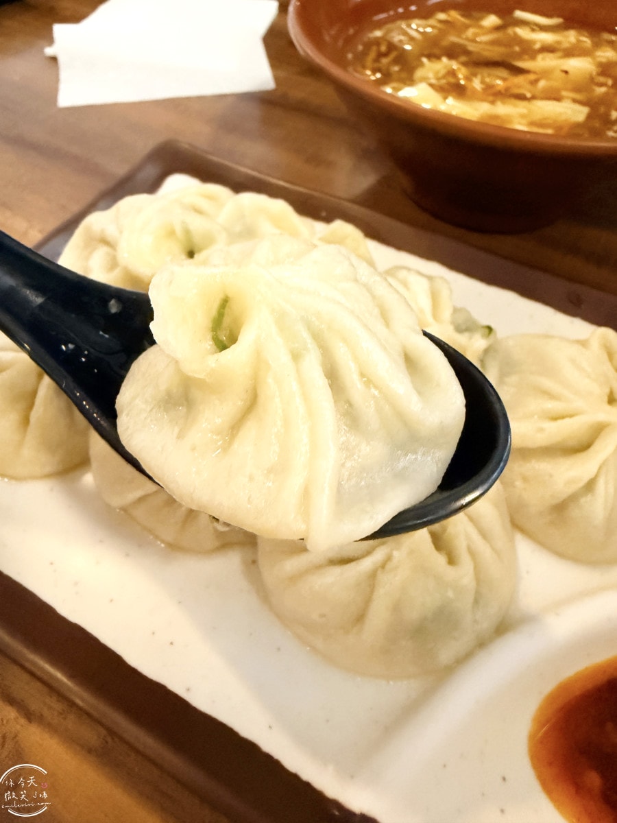礁溪美食推薦∥正好鮮肉小籠包礁溪店爆汁小籠包，現包現蒸︱菜單、價格、用餐心得分享︱和正常鮮肉小湯包哪個好吃？人氣排隊名店開箱