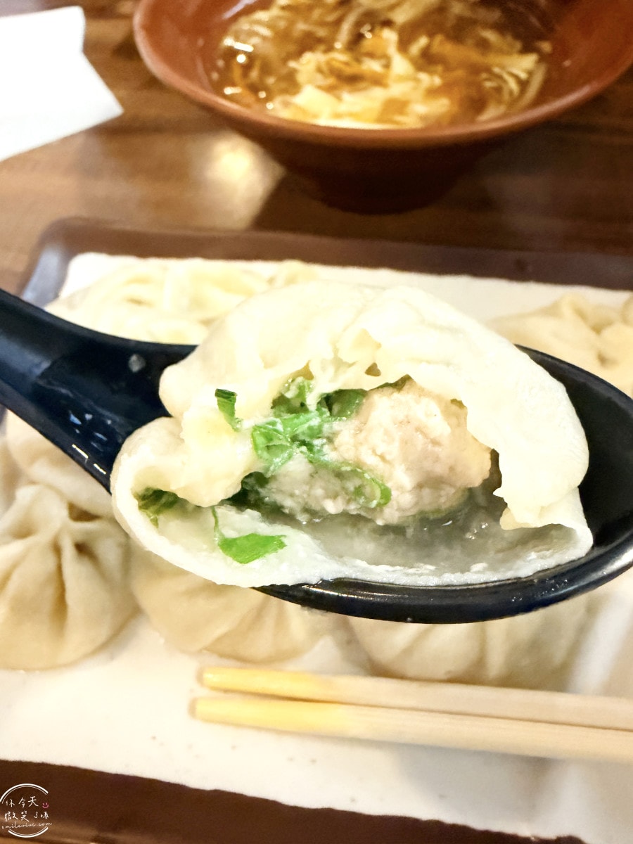 礁溪美食推薦∥正好鮮肉小籠包礁溪店爆汁小籠包，現包現蒸︱菜單、價格、用餐心得分享︱和正常鮮肉小湯包哪個好吃？人氣排隊名店開箱