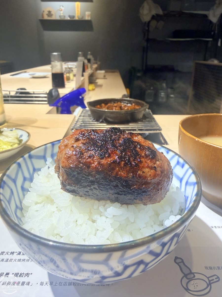南港高鐵站美食推薦∥漢堡排 嘉 CITYLINK南港店，多汁肉排超滿足︱值得吃嗎？實際體驗，排隊人氣美食︱漢堡排嘉菜單，牛舌漢堡排定食、炭火牛橫膈膜排定食