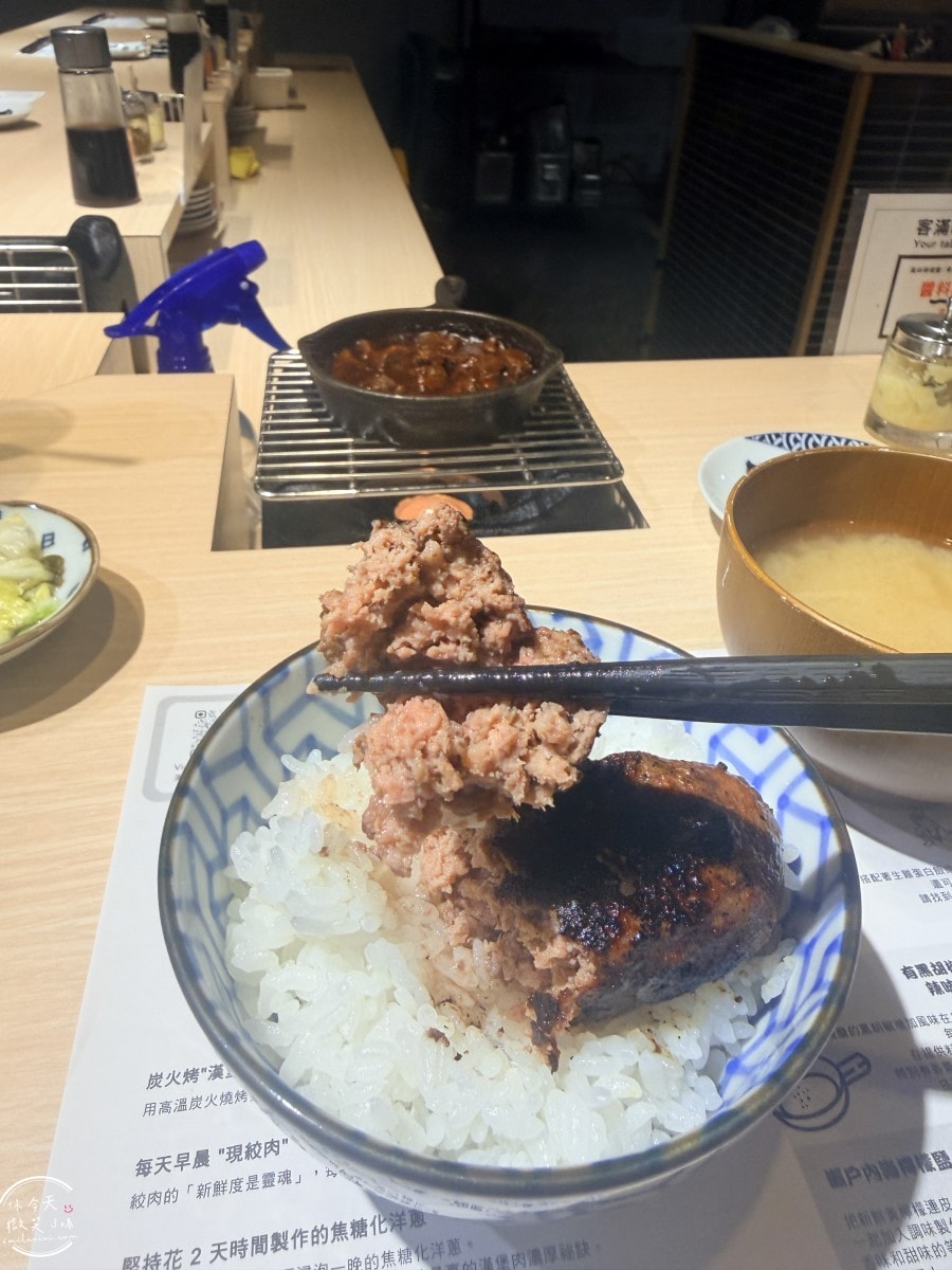 南港高鐵站美食推薦∥漢堡排 嘉 CITYLINK南港店，多汁肉排超滿足︱值得吃嗎？實際體驗，排隊人氣美食︱漢堡排嘉菜單，牛舌漢堡排定食、炭火牛橫膈膜排定食