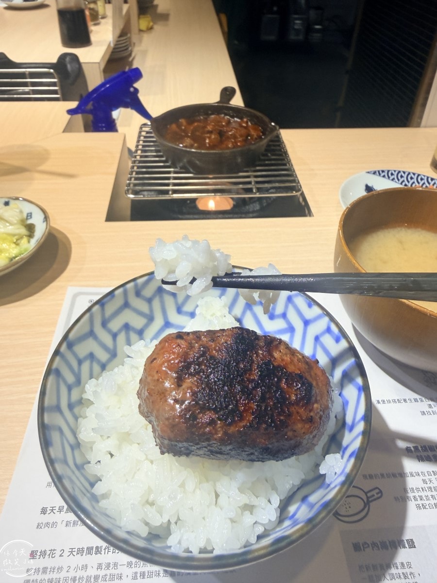 南港高鐵站美食推薦∥漢堡排 嘉 CITYLINK南港店，多汁肉排超滿足︱值得吃嗎？實際體驗，排隊人氣美食︱漢堡排嘉菜單，牛舌漢堡排定食、炭火牛橫膈膜排定食