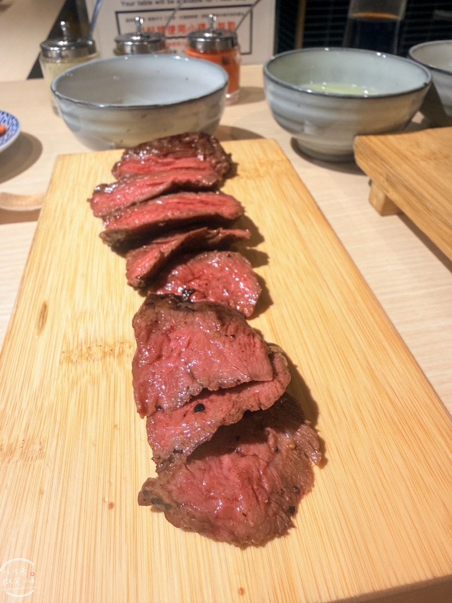 南港高鐵站美食推薦∥漢堡排 嘉 CITYLINK南港店，多汁肉排超滿足︱值得吃嗎？實際體驗，排隊人氣美食︱漢堡排嘉菜單，牛舌漢堡排定食、炭火牛橫膈膜排定食