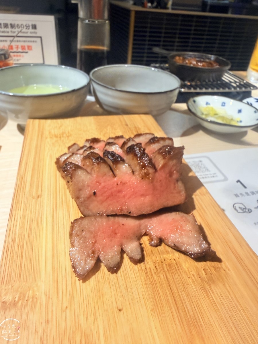 南港高鐵站美食推薦∥漢堡排 嘉 CITYLINK南港店，多汁肉排超滿足︱值得吃嗎？實際體驗，排隊人氣美食︱漢堡排嘉菜單，牛舌漢堡排定食、炭火牛橫膈膜排定食