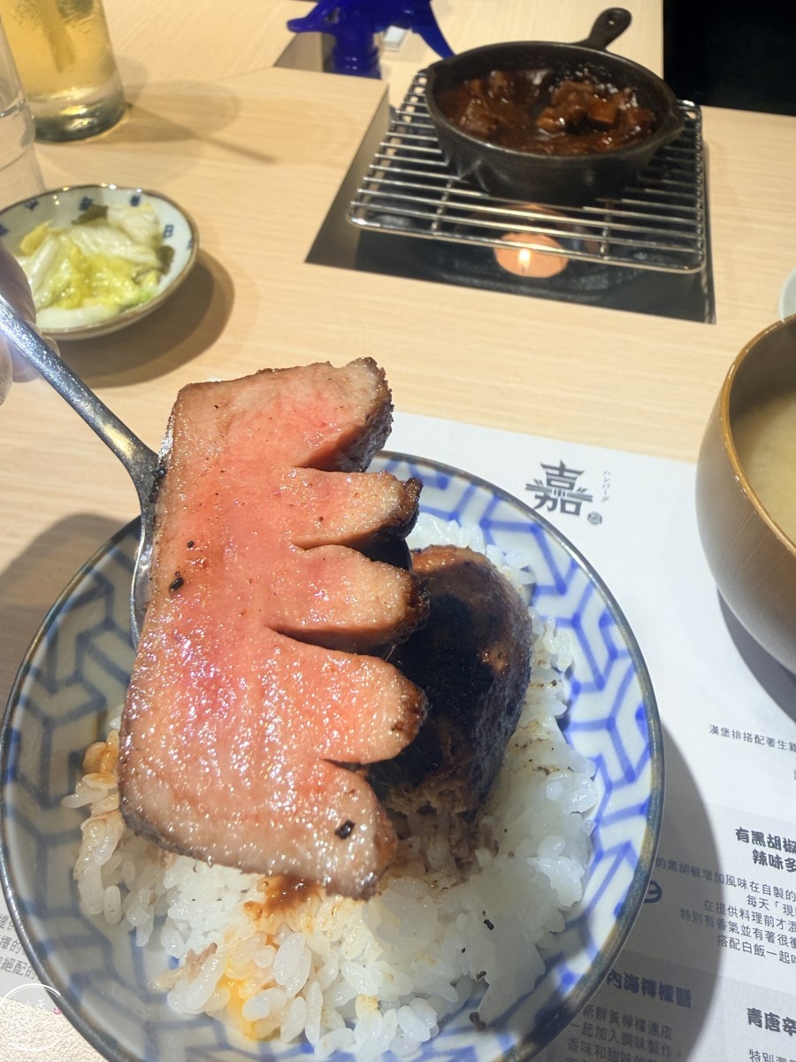 南港高鐵站美食推薦∥漢堡排 嘉 CITYLINK南港店，多汁肉排超滿足︱值得吃嗎？實際體驗，排隊人氣美食︱漢堡排嘉菜單，牛舌漢堡排定食、炭火牛橫膈膜排定食